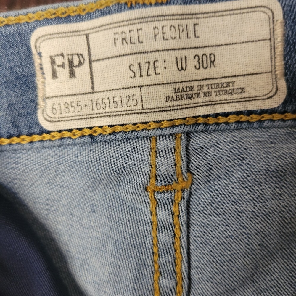 Free People Busted Knee High‎ Rise Denim Jeans Medium Wash Womens Size 31 NWT - Picture 7 of 9
